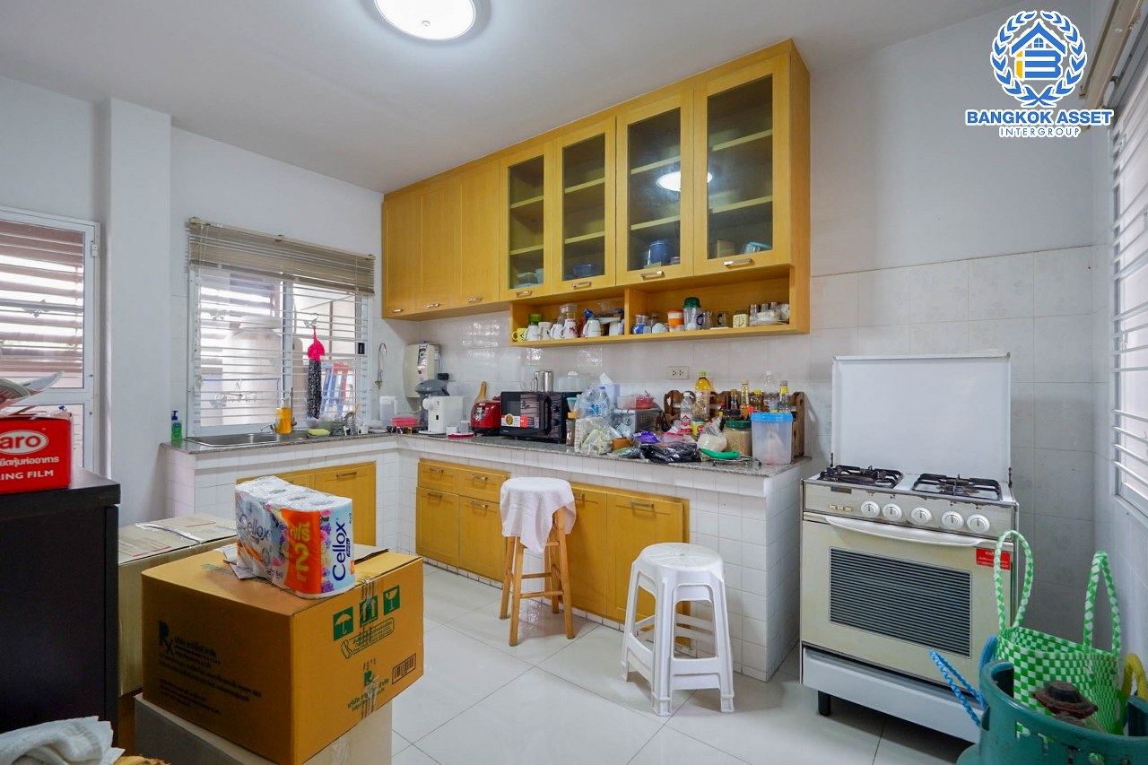 *****บ้านแฝดมือสอง นนทบุรี ม.มายอิสระ พระราม5 หลังมุม! เนื้อที่	70.30 ตร.ว. ฟังก์ชัน 3 ห้องนอน 3 ห้องน้ำ 2 ที่จอดรถ บรรยากาศดี บนพื้นที่กว้างขวาง พร้อมเข้าอยู่ได้ทันที! โครงการตั้งบนทำเลโซนเมือง เชื่อมต่อหลายเส้นทาง เข้า-ออกได้ทั้งทาง นครอินทร์ และสะพานเจษฎาบดินทร์ฯ ใกล้รถไฟฟ้าสายสีม่วง "สถานีแยกติวานนท์" จองเลย!