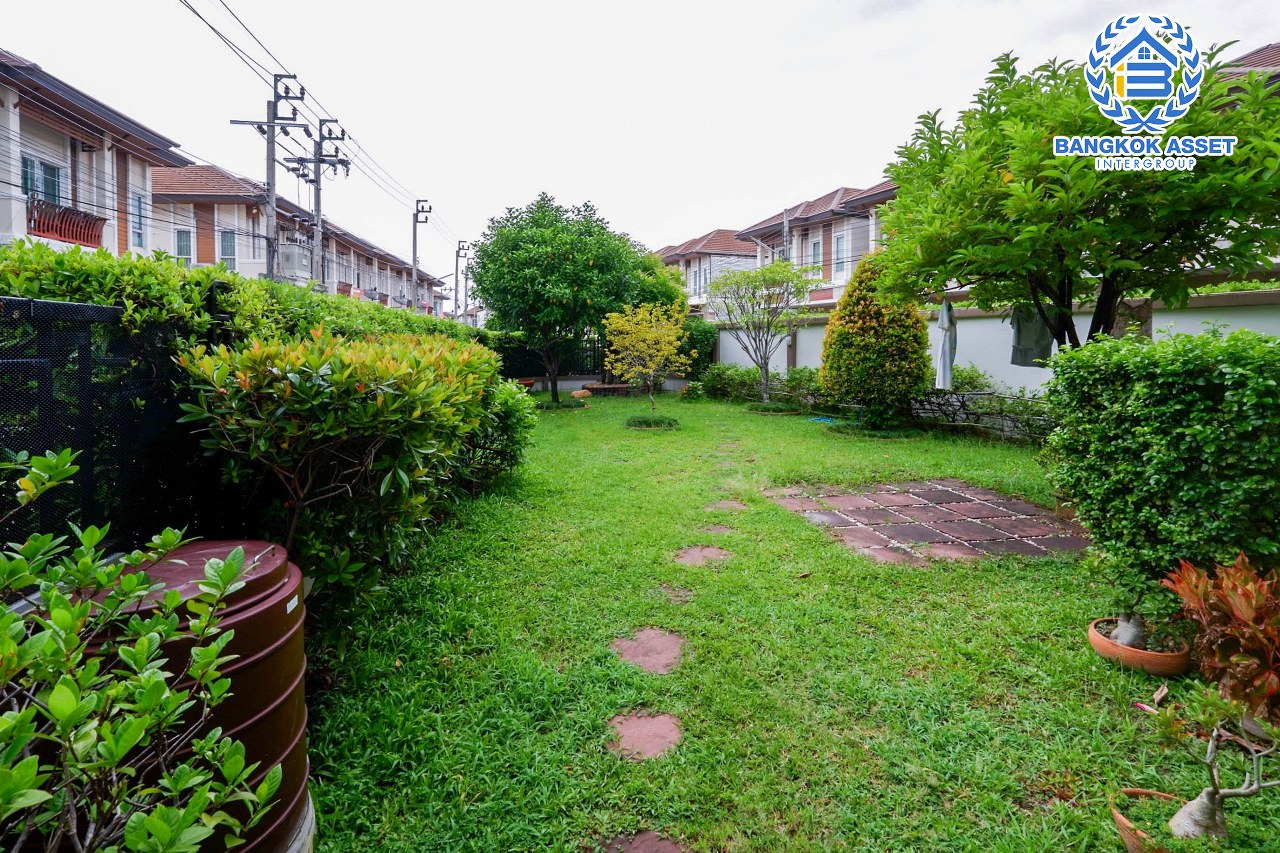 *****บ้านแฝดมือสอง นนทบุรี ม.มายอิสระ พระราม5 หลังมุม! เนื้อที่	70.30 ตร.ว. ฟังก์ชัน 3 ห้องนอน 3 ห้องน้ำ 2 ที่จอดรถ บรรยากาศดี บนพื้นที่กว้างขวาง พร้อมเข้าอยู่ได้ทันที! โครงการตั้งบนทำเลโซนเมือง เชื่อมต่อหลายเส้นทาง เข้า-ออกได้ทั้งทาง นครอินทร์ และสะพานเจษฎาบดินทร์ฯ ใกล้รถไฟฟ้าสายสีม่วง "สถานีแยกติวานนท์" จองเลย!