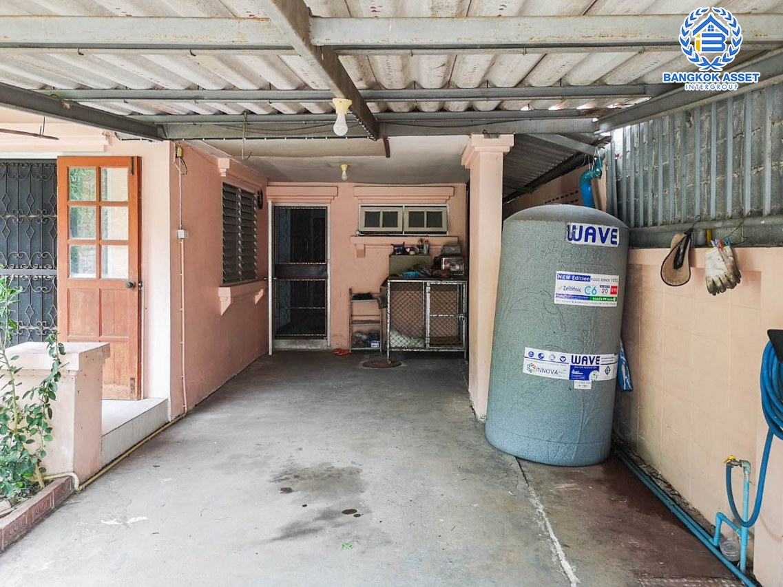 *****บ้านเดี่ยวมือสองปทุมธานี ม.คันทรีพาร์ค14 รังสิต-ปทุมธานี #หลังมุม เนื้อที่มากถึง 52 ตร.ว. ฟังก์ชัน 3 ห้องนอน 2 ห้องน้ำ 1 ที่จอดรถ แถมฟรี! 2 เครื่องปรับอากาศ บนทำเลเข้าเมืองสะดวก ใก้ลทางด่วน "บางพูน" และ "ศรีรัช"