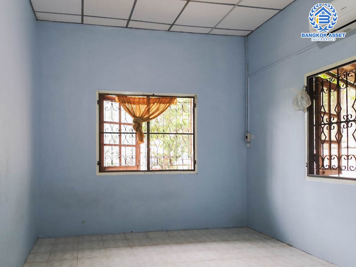 *****บ้านเดี่ยวมือสองปทุมธานี ม.คันทรีพาร์ค14 รังสิต-ปทุมธานี #หลังมุม เนื้อที่มากถึง 52 ตร.ว. ฟังก์ชัน 3 ห้องนอน 2 ห้องน้ำ 1 ที่จอดรถ แถมฟรี! 2 เครื่องปรับอากาศ บนทำเลเข้าเมืองสะดวก ใก้ลทางด่วน "บางพูน" และ "ศรีรัช"