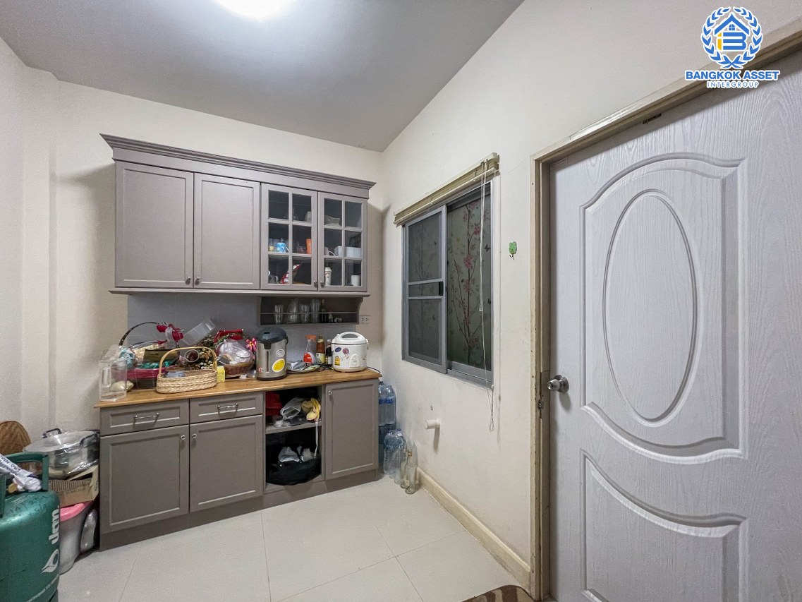 *****ทาวน์เฮ้าส์มือสองกรุงเทพมหานคร ม.วิสต้าอเวนิว เพชรเกษม81 เนื้อที่มากถึง 21 ตร.ว.ฟังก์ชัน 3 ห้องนอน 2 ห้องน้ำ พร้อมอยู่ ติดเติมครัวแล้ว แถมฟรี! 2 เครื่องปรับอากาศ บนทำเลเชื่อมต่อ ถ.เพชรเกษม, ถ.กาญจนาภิเษก ใกล้เดอะมอลล์บางแค และทางด่วน "เพชรเกษม"