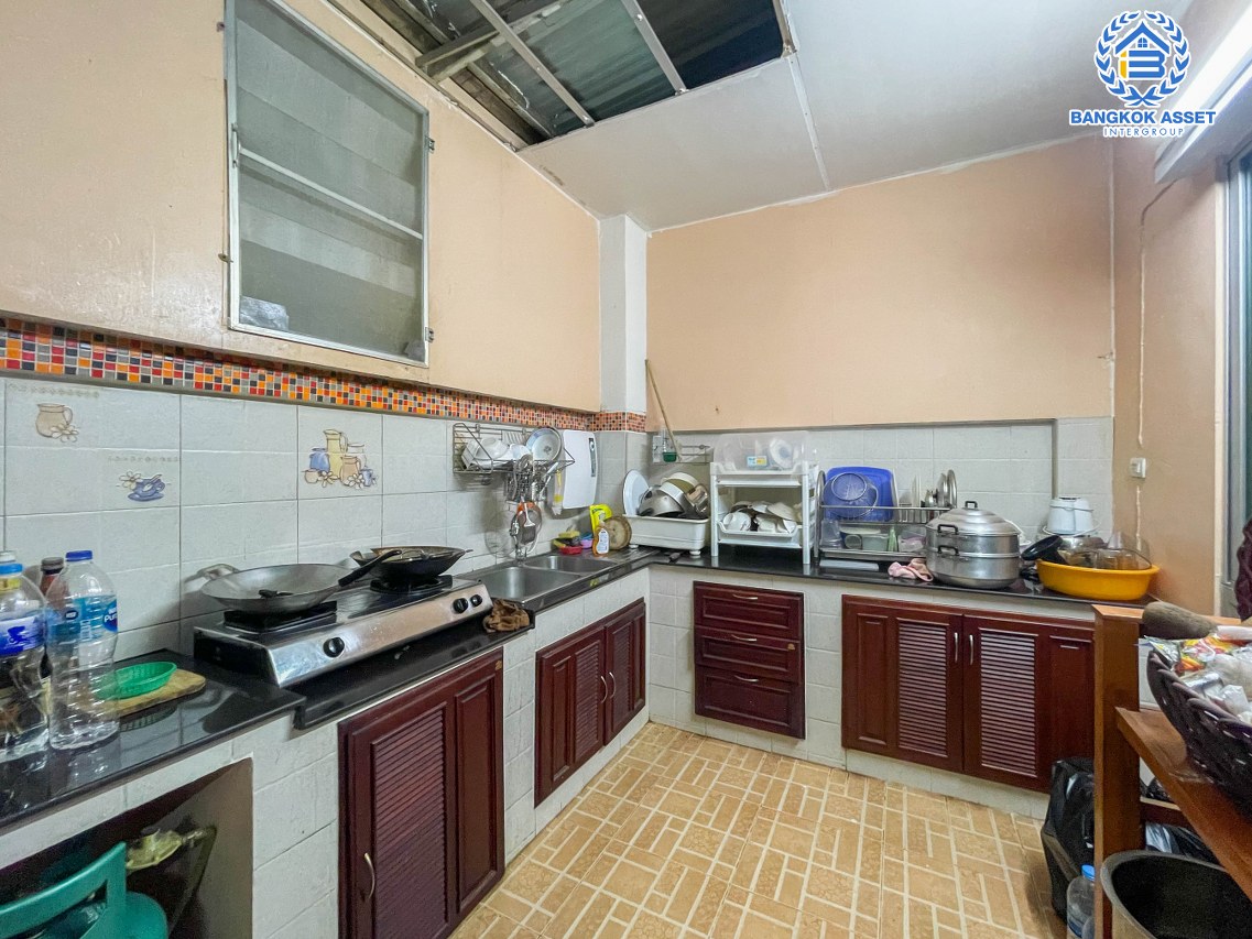 *****ทาวน์เฮ้าส์มือสองกรุงเทพมหานคร ม.วิสต้าอเวนิว เพชรเกษม81 เนื้อที่มากถึง 21 ตร.ว.ฟังก์ชัน 3 ห้องนอน 2 ห้องน้ำ พร้อมอยู่ ติดเติมครัวแล้ว แถมฟรี! 2 เครื่องปรับอากาศ บนทำเลเชื่อมต่อ ถ.เพชรเกษม, ถ.กาญจนาภิเษก ใกล้เดอะมอลล์บางแค และทางด่วน "เพชรเกษม"