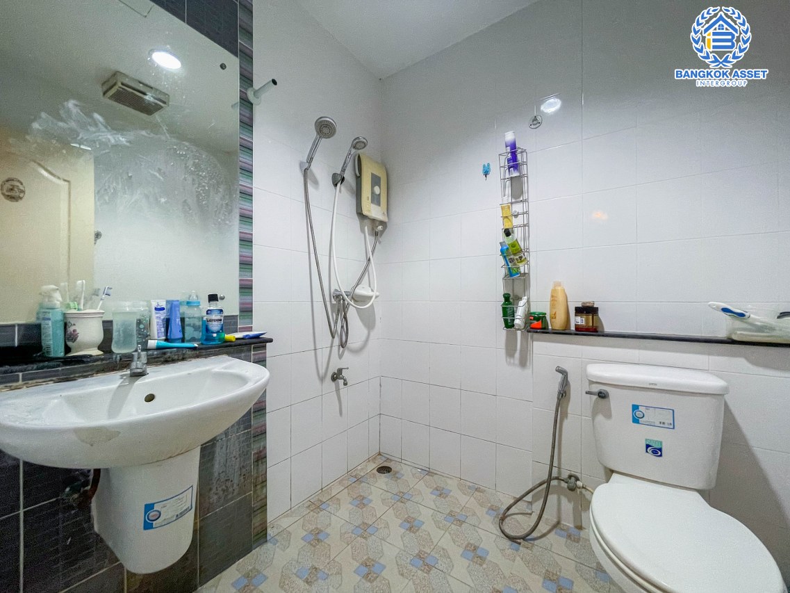 *****ทาวน์เฮ้าส์มือสองกรุงเทพมหานคร ม.วิสต้าอเวนิว เพชรเกษม81 เนื้อที่มากถึง 21 ตร.ว.ฟังก์ชัน 3 ห้องนอน 2 ห้องน้ำ พร้อมอยู่ ติดเติมครัวแล้ว แถมฟรี! 2 เครื่องปรับอากาศ บนทำเลเชื่อมต่อ ถ.เพชรเกษม, ถ.กาญจนาภิเษก ใกล้เดอะมอลล์บางแค และทางด่วน "เพชรเกษม"