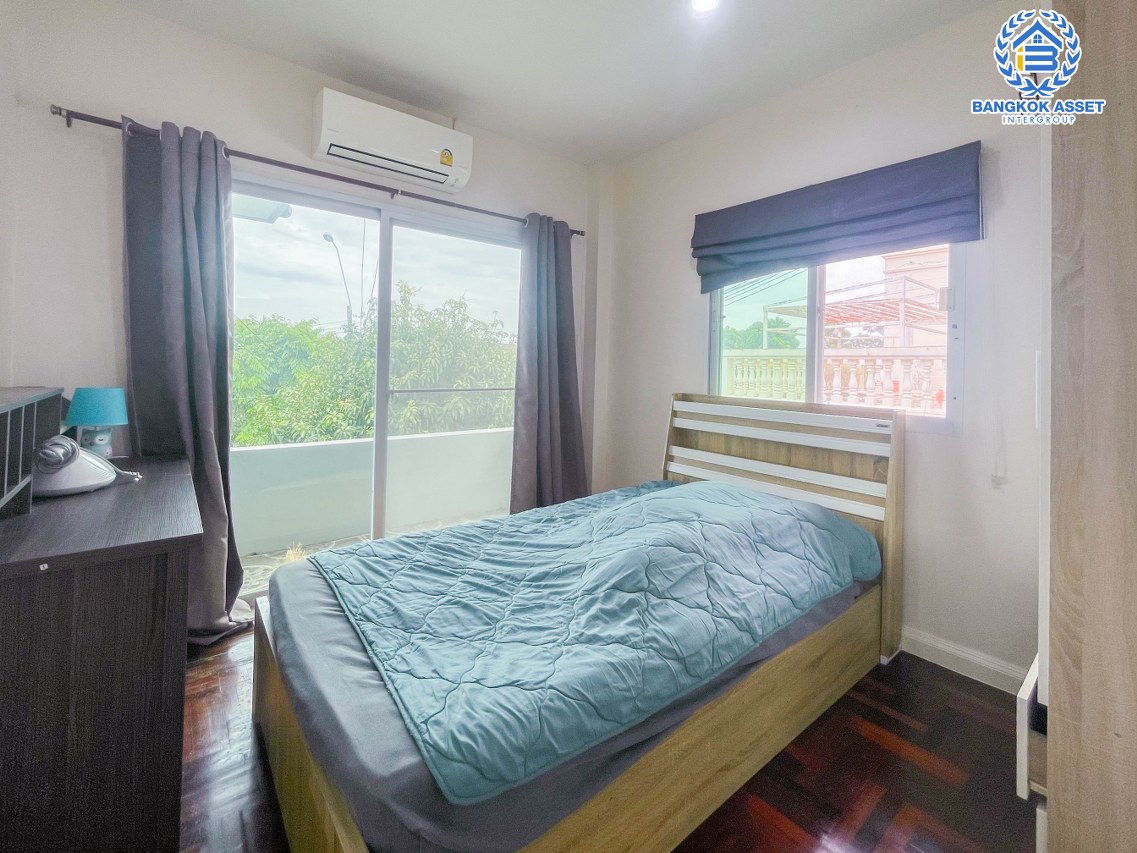 บ้านเดี่ยวมือสองกรุงเทพฯ ม.กฤษดานคร20 ปิ่นเกล้า เนื้อที่กว้างขวาสุดถึง 83 ตร.ว. ฟังก์ชัน 3 ห้องนอน 3 ห้องน้ำ 1 ที่จอดรถ แถมฟรี! 3 เครื่องปรับอากาศ ทำเลดี ใกล้ทางด่วน "กาญจนาภิเษก", ม.มหิดล และเซ็นทรัลปิ่นเกล้า