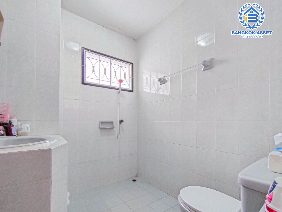 *****บ้านเดี่ยวมือสองกรุงเทพฯ ม.บ้านชมเพลิน เพชรเกษม เนื้อที่กว้างสุดถึง 75 ตร.ว. ฟังก์ชัน 3 ห้องนอน 3 ห้องน้ำ 2 ที่จอดรถ บ้านพร้อมอยู่ ทำเลเดินทางสะดวก เพียง 20 นาทีถึงรถไฟฟ้าสายสีน้ำเงิน "สถานีหลักสอง" ในราคาถูก!