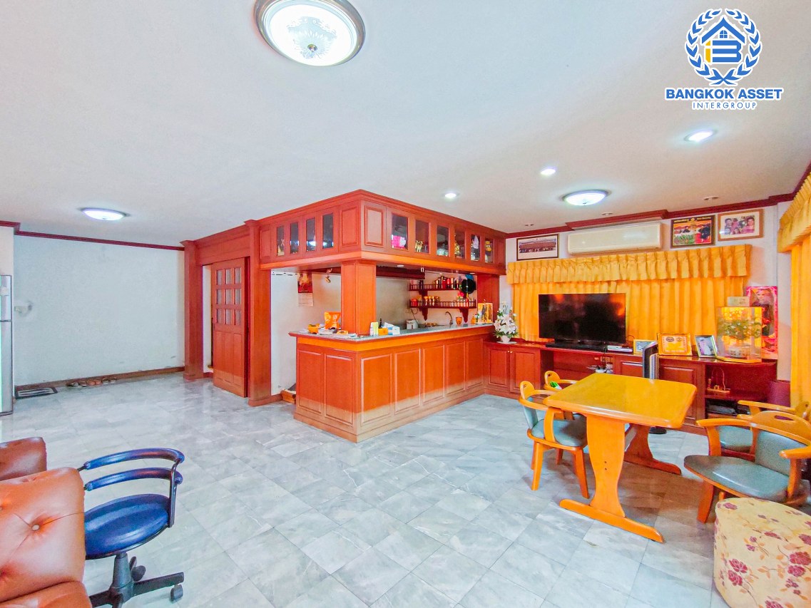 *****บ้านเดี่ยวมือสองกรุงเทพฯ ม.บ้านชมเพลิน เพชรเกษม เนื้อที่กว้างสุดถึง 75 ตร.ว. ฟังก์ชัน 3 ห้องนอน 3 ห้องน้ำ 2 ที่จอดรถ บ้านพร้อมอยู่ ทำเลเดินทางสะดวก เพียง 20 นาทีถึงรถไฟฟ้าสายสีน้ำเงิน "สถานีหลักสอง" ในราคาถูก!