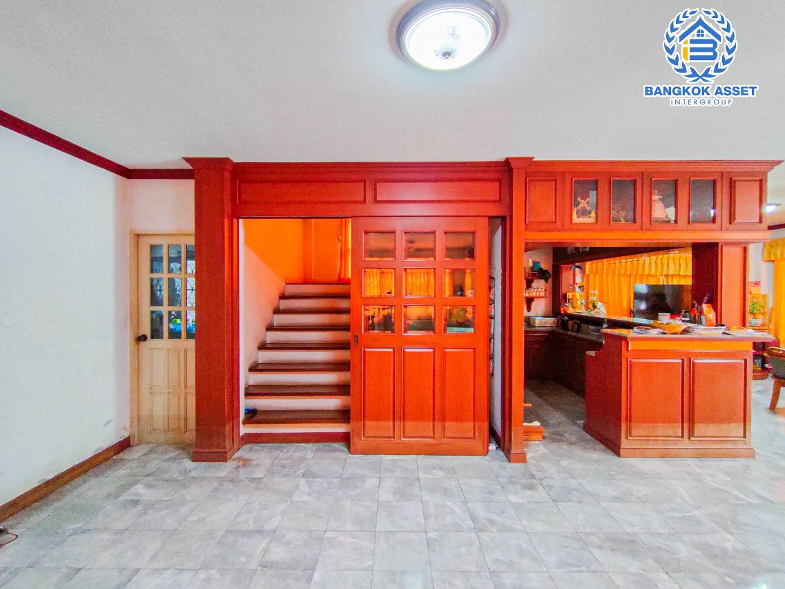 *****บ้านเดี่ยวมือสองกรุงเทพฯ ม.บ้านชมเพลิน เพชรเกษม เนื้อที่กว้างสุดถึง 75 ตร.ว. ฟังก์ชัน 3 ห้องนอน 3 ห้องน้ำ 2 ที่จอดรถ บ้านพร้อมอยู่ ทำเลเดินทางสะดวก เพียง 20 นาทีถึงรถไฟฟ้าสายสีน้ำเงิน "สถานีหลักสอง" ในราคาถูก!