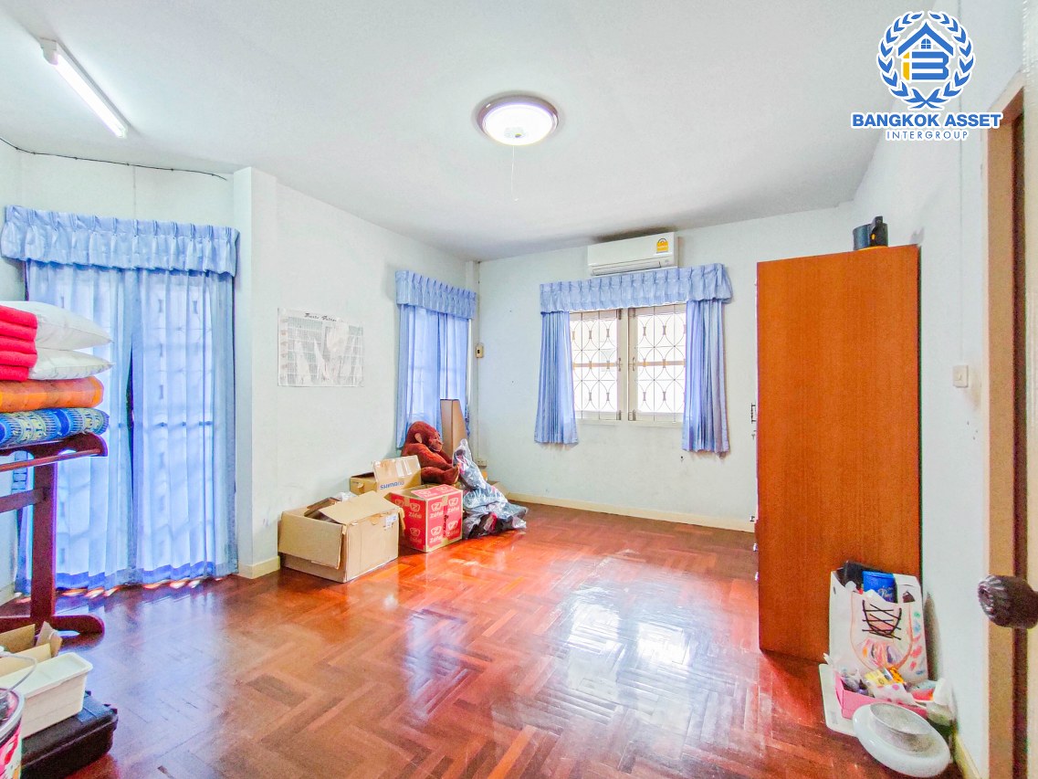 *****บ้านเดี่ยวมือสองกรุงเทพฯ ม.บ้านชมเพลิน เพชรเกษม เนื้อที่กว้างสุดถึง 75 ตร.ว. ฟังก์ชัน 3 ห้องนอน 3 ห้องน้ำ 2 ที่จอดรถ บ้านพร้อมอยู่ ทำเลเดินทางสะดวก เพียง 20 นาทีถึงรถไฟฟ้าสายสีน้ำเงิน "สถานีหลักสอง" ในราคาถูก!