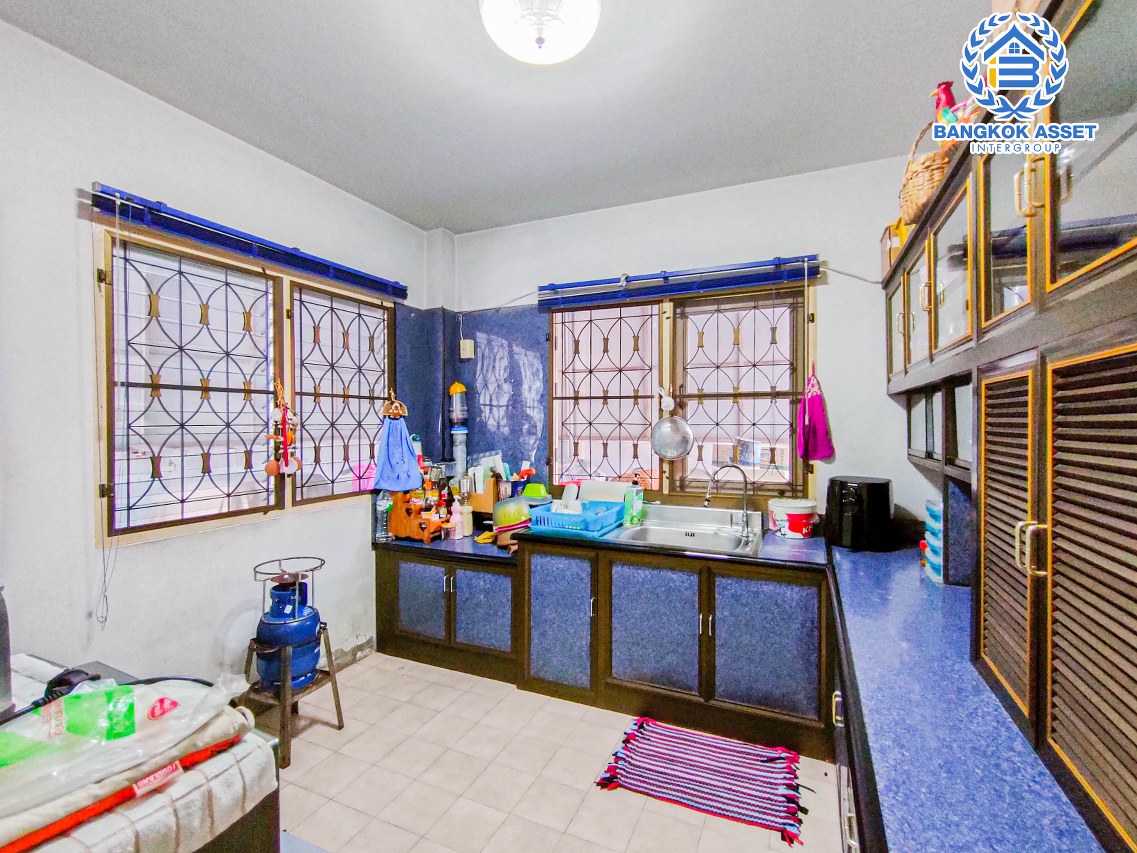 *****บ้านเดี่ยวมือสองกรุงเทพฯ ม.บ้านชมเพลิน เพชรเกษม เนื้อที่กว้างสุดถึง 75 ตร.ว. ฟังก์ชัน 3 ห้องนอน 3 ห้องน้ำ 2 ที่จอดรถ บ้านพร้อมอยู่ ทำเลเดินทางสะดวก เพียง 20 นาทีถึงรถไฟฟ้าสายสีน้ำเงิน "สถานีหลักสอง" ในราคาถูก!