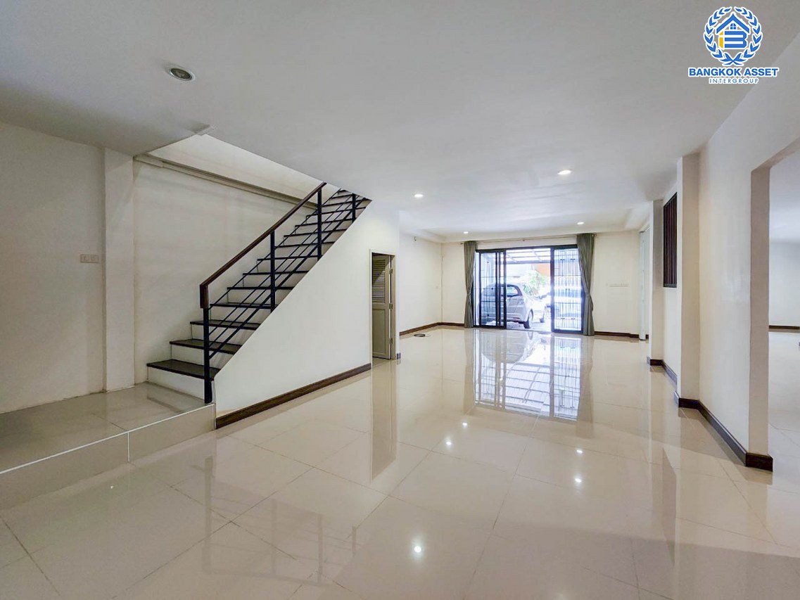 *****บ้านแฝดมือสองกรุงเทพฯ ม.อรุณรัตน์ ทวีวัฒนา เนื้อที่กว้างถึง 45 ตร.ว. ฟังก์ชัน 4 ห้องนอน 3 ห้องน้ำ 2 ที่จอดรถ บ้านภาพสวย พร้อมเข้าอยู่ บนทำเลติด ถ.คลองทวีวัฒนา ใกล้เซ็นทรัล ศาลายา และมหาวิทยาลัยมหิดล ห้ามพลาด!