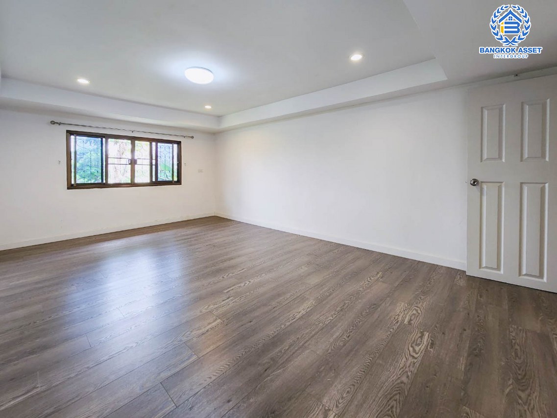 *****บ้านแฝดมือสองกรุงเทพฯ ม.อรุณรัตน์ ทวีวัฒนา เนื้อที่กว้างถึง 45 ตร.ว. ฟังก์ชัน 4 ห้องนอน 3 ห้องน้ำ 2 ที่จอดรถ บ้านภาพสวย พร้อมเข้าอยู่ บนทำเลติด ถ.คลองทวีวัฒนา ใกล้เซ็นทรัล ศาลายา และมหาวิทยาลัยมหิดล ห้ามพลาด!