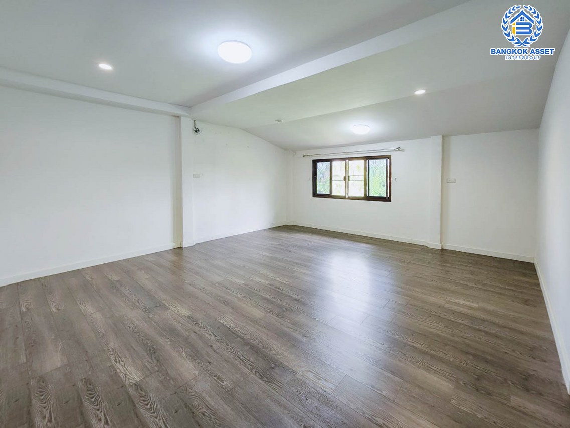 *****บ้านแฝดมือสองกรุงเทพฯ ม.อรุณรัตน์ ทวีวัฒนา เนื้อที่กว้างถึง 45 ตร.ว. ฟังก์ชัน 4 ห้องนอน 3 ห้องน้ำ 2 ที่จอดรถ บ้านภาพสวย พร้อมเข้าอยู่ บนทำเลติด ถ.คลองทวีวัฒนา ใกล้เซ็นทรัล ศาลายา และมหาวิทยาลัยมหิดล ห้ามพลาด!