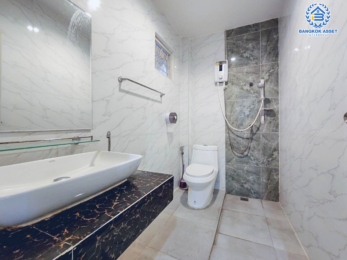 *****บ้านแฝดมือสองกรุงเทพฯ ม.อรุณรัตน์ ทวีวัฒนา เนื้อที่กว้างถึง 45 ตร.ว. ฟังก์ชัน 4 ห้องนอน 3 ห้องน้ำ 2 ที่จอดรถ บ้านภาพสวย พร้อมเข้าอยู่ บนทำเลติด ถ.คลองทวีวัฒนา ใกล้เซ็นทรัล ศาลายา และมหาวิทยาลัยมหิดล ห้ามพลาด!