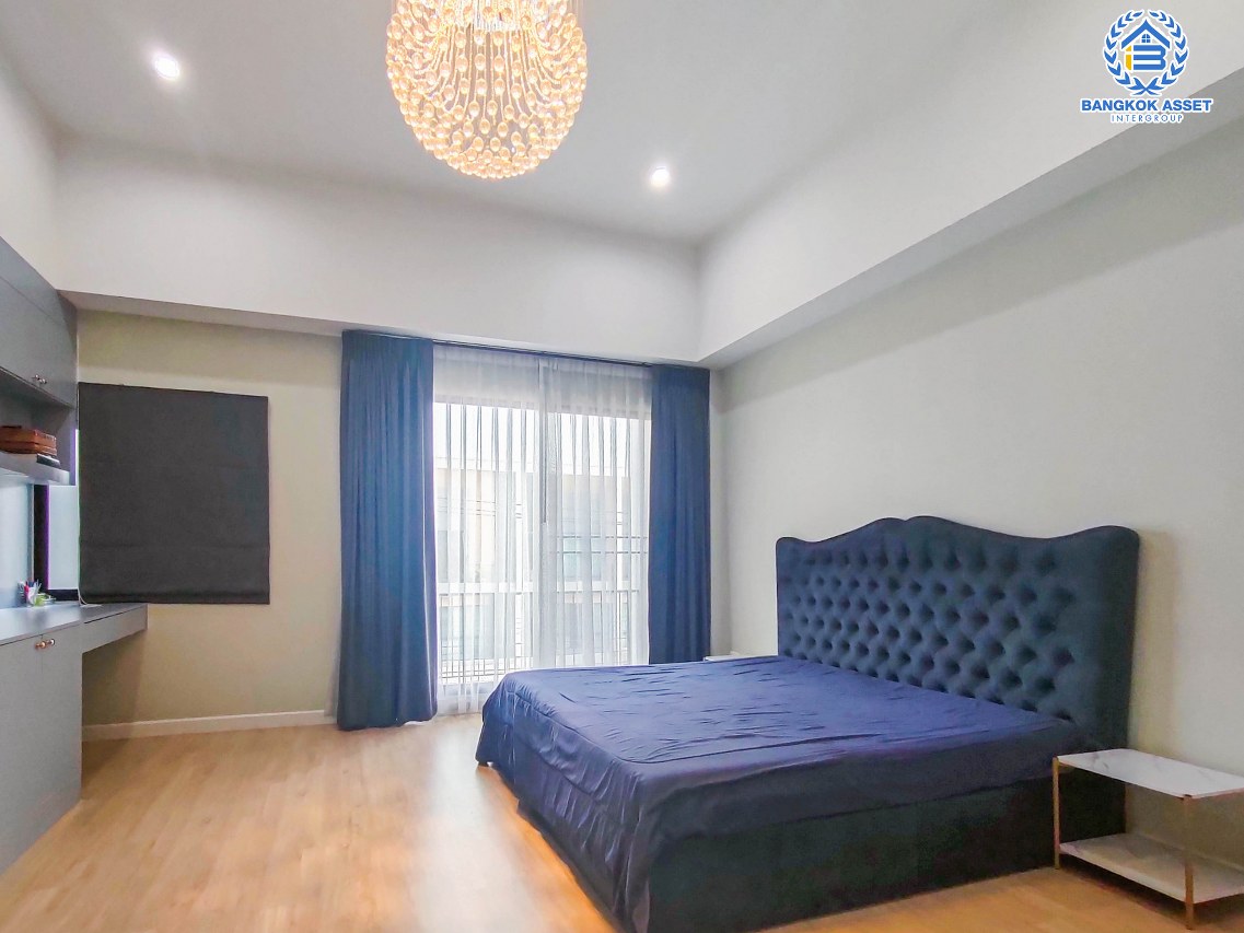 ทาวน์เฮาส์มือสองกรุงเทพมหานคร ม.นลิน แกรนด์ อเวนิว กาญจนาภิเษก เนื้อที่ 23.6 ตร.ว ฟังก์ชัน 3 ห้องนอน 4 ห้องน้ำ 1 ที่จอดรถ อยู่ใกล้รถไฟฟ้าสายแอร์พอร์ต เรล ลิงค์ "สถานีบ้านทับช้าง" และทางด่วน "กาญจนาภิเษก"