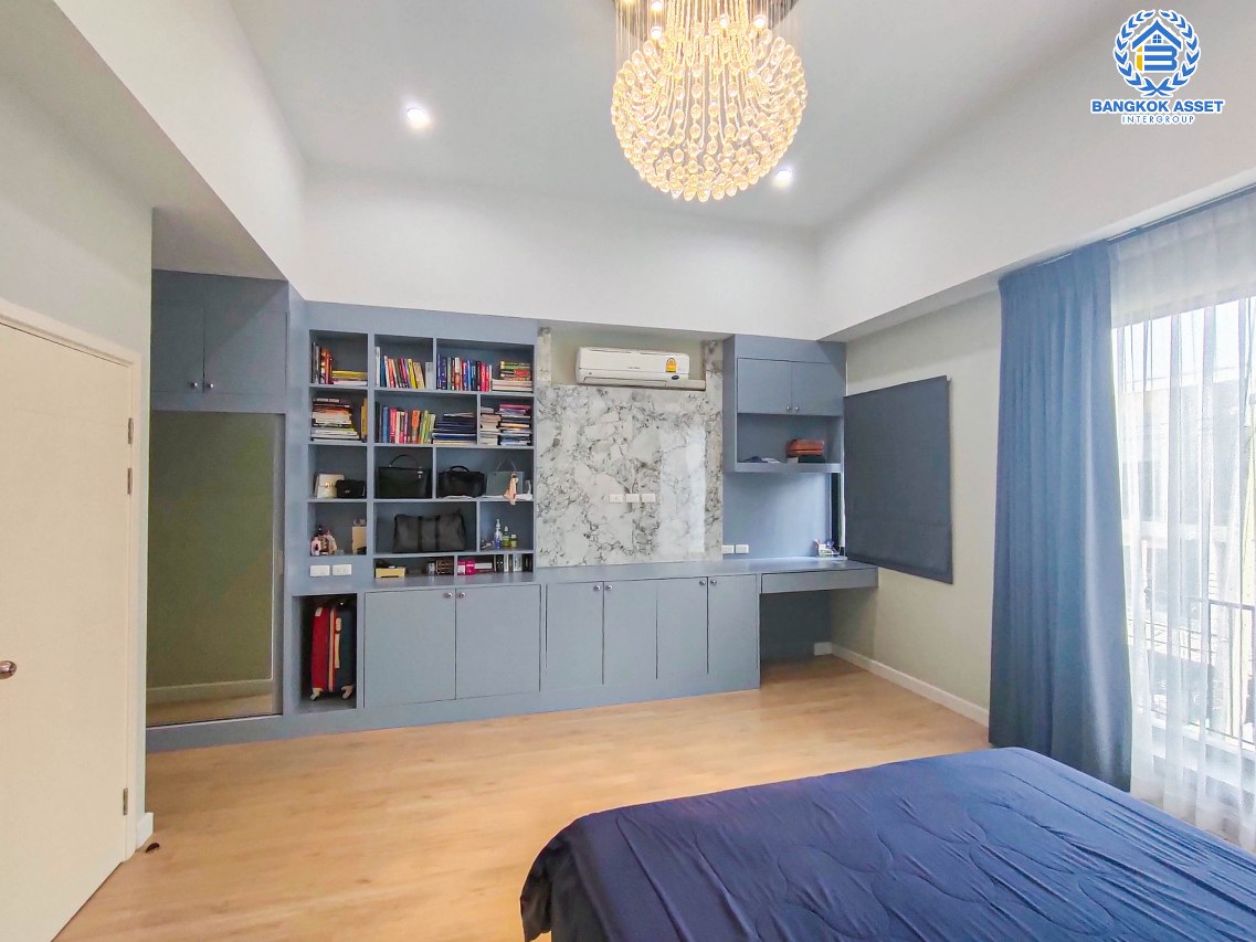 ทาวน์เฮาส์มือสองกรุงเทพมหานคร ม.นลิน แกรนด์ อเวนิว กาญจนาภิเษก เนื้อที่ 23.6 ตร.ว ฟังก์ชัน 3 ห้องนอน 4 ห้องน้ำ 1 ที่จอดรถ อยู่ใกล้รถไฟฟ้าสายแอร์พอร์ต เรล ลิงค์ "สถานีบ้านทับช้าง" และทางด่วน "กาญจนาภิเษก"