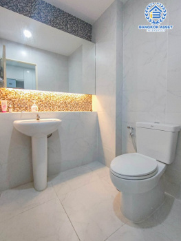 ทาวน์เฮาส์มือสองกรุงเทพมหานคร ม.นลิน แกรนด์ อเวนิว กาญจนาภิเษก เนื้อที่ 23.6 ตร.ว ฟังก์ชัน 3 ห้องนอน 4 ห้องน้ำ 1 ที่จอดรถ อยู่ใกล้รถไฟฟ้าสายแอร์พอร์ต เรล ลิงค์ "สถานีบ้านทับช้าง" และทางด่วน "กาญจนาภิเษก"