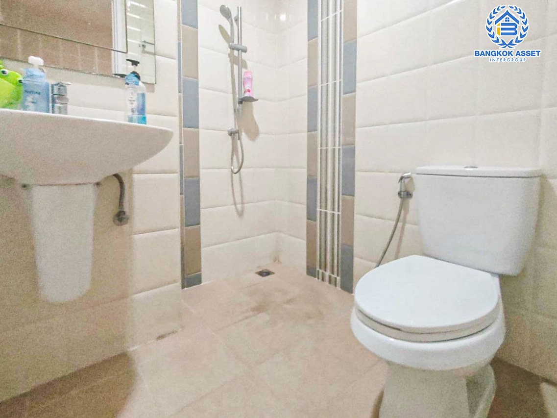 ทาวน์เฮ้าส์มือสอง นนทบุรี ม.โกลเด้นทาวน์ ปิ่นเกล้า-จรัญสนิทวงศ์ ตอบโจทย์ทุกครอบครัว ด้วยฟังก์ชัน 4 ห้องนอน 3 ห้องน้ำ 2 ที่จอดรถ เนื้อที่ 21.10 ตร.ว. บ้านสภาพสวย เดินทางสะดวกบนทำเลดีที่สุด เข้า-ออกหลายเส้นทาง ใกล้สายรถไฟฟ้าสายสีแดงอ่อน "สถานีบางบำหรุ" และจุดขึ้นทางด่วน "ศรีรัช" จองเลย!...