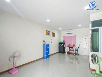 ทาวน์เฮ้าส์มือสอง นนทบุรี ม.โกลเด้นทาวน์ ปิ่นเกล้า-จรัญสนิทวงศ์ ตอบโจทย์ทุกครอบครัว ด้วยฟังก์ชัน 4 ห้องนอน 3 ห้องน้ำ 2 ที่จอดรถ เนื้อที่ 21.10 ตร.ว. บ้านสภาพสวย เดินทางสะดวกบนทำเลดีที่สุด เข้า-ออกหลายเส้นทาง ใกล้สายรถไฟฟ้าสายสีแดงอ่อน "สถานีบางบำหรุ" และจุดขึ้นทางด่วน "ศรีรัช" จองเลย!...