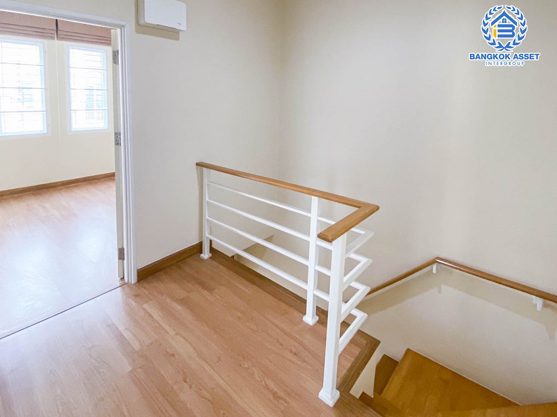 *****ทาวน์เฮาส์นนทบุรี จรัญสนิทวงศ์ หลังมุม ม.โกลเด้นทาวน์ 1 ปิ่นเกล้า-จรัญสนิทวงศ์  เนื้อที่ 29.20 ตร.ว ทำเลดีถนนกว้าง สภาพบ้านสวยสะอาด ด้วยฟังก์ชัน 4 ห้องนอน 3 ห้องน้ำ 2 ที่จอดรถ ใกล้โครงการรถไฟฟ้าสีแดงอ่อน "สถานีบางบำหรุ" และจุดขึ้นทางด่วน "ศรีรัช"