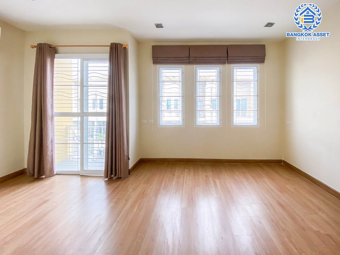 *****ทาวน์เฮาส์นนทบุรี จรัญสนิทวงศ์ หลังมุม ม.โกลเด้นทาวน์ 1 ปิ่นเกล้า-จรัญสนิทวงศ์  เนื้อที่ 29.20 ตร.ว ทำเลดีถนนกว้าง สภาพบ้านสวยสะอาด ด้วยฟังก์ชัน 4 ห้องนอน 3 ห้องน้ำ 2 ที่จอดรถ ใกล้โครงการรถไฟฟ้าสีแดงอ่อน "สถานีบางบำหรุ" และจุดขึ้นทางด่วน "ศรีรัช"