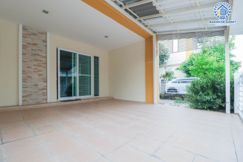 *****ทาวน์เฮาส์นนทบุรี จรัญสนิทวงศ์ หลังมุม ม.โกลเด้นทาวน์ 1 ปิ่นเกล้า-จรัญสนิทวงศ์  เนื้อที่ 29.20 ตร.ว ทำเลดีถนนกว้าง สภาพบ้านสวยสะอาด ด้วยฟังก์ชัน 4 ห้องนอน 3 ห้องน้ำ 2 ที่จอดรถ ใกล้โครงการรถไฟฟ้าสีแดงอ่อน "สถานีบางบำหรุ" และจุดขึ้นทางด่วน "ศรีรัช"