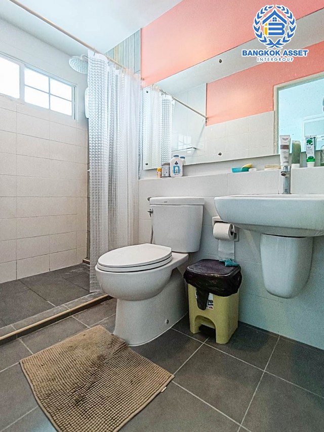 *****ทาวน์เฮ้าส์นนทบุรี แก้วอินทร์  ม.อินดี้ บางใหญ่ เนื้อที่เกือบถึง 27 ตร.ว หลังมุม พร้อมด้วยฟังก์ชัน 2 ห้องนอน 3 ห้องน้ำ 2 ที่จอดรถ เดินทางสะดวกใกล้จุดขึ้นทางด่วน "ศรีรัช"  และโครงการรถไฟฟ้าสายสีม่วง "สถานีตลาดบางใหญ่"