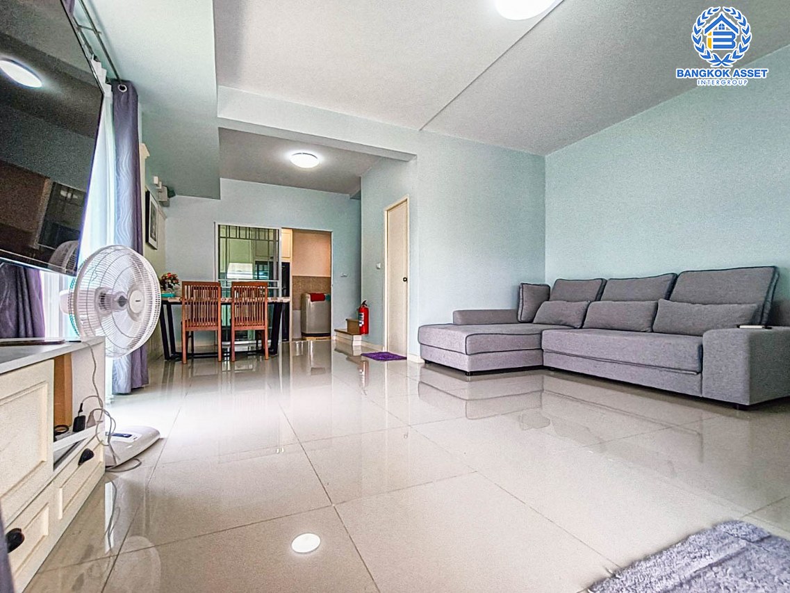 *****ทาวน์เฮ้าส์นนทบุรี แก้วอินทร์  ม.อินดี้ บางใหญ่ เนื้อที่เกือบถึง 27 ตร.ว หลังมุม พร้อมด้วยฟังก์ชัน 2 ห้องนอน 3 ห้องน้ำ 2 ที่จอดรถ เดินทางสะดวกใกล้จุดขึ้นทางด่วน "ศรีรัช"  และโครงการรถไฟฟ้าสายสีม่วง "สถานีตลาดบางใหญ่"