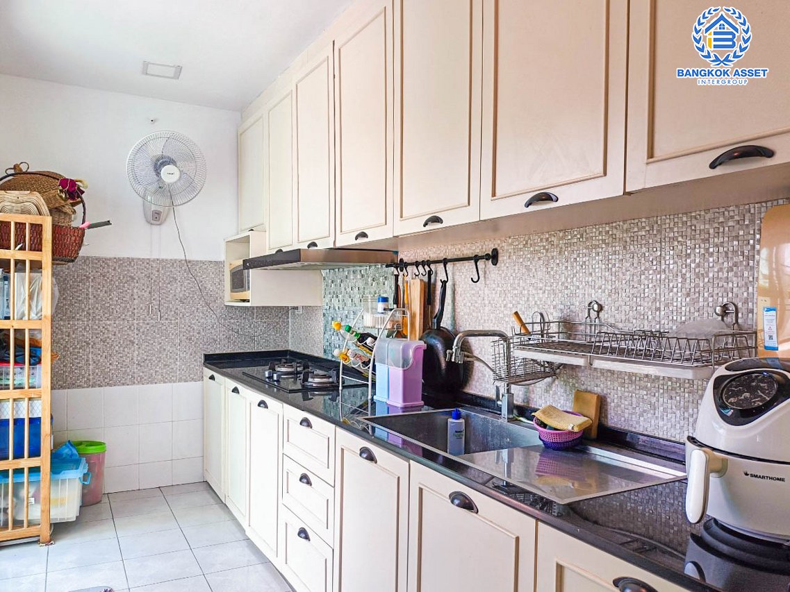 *****ทาวน์เฮ้าส์นนทบุรี แก้วอินทร์  ม.อินดี้ บางใหญ่ เนื้อที่เกือบถึง 27 ตร.ว หลังมุม พร้อมด้วยฟังก์ชัน 2 ห้องนอน 3 ห้องน้ำ 2 ที่จอดรถ เดินทางสะดวกใกล้จุดขึ้นทางด่วน "ศรีรัช"  และโครงการรถไฟฟ้าสายสีม่วง "สถานีตลาดบางใหญ่"