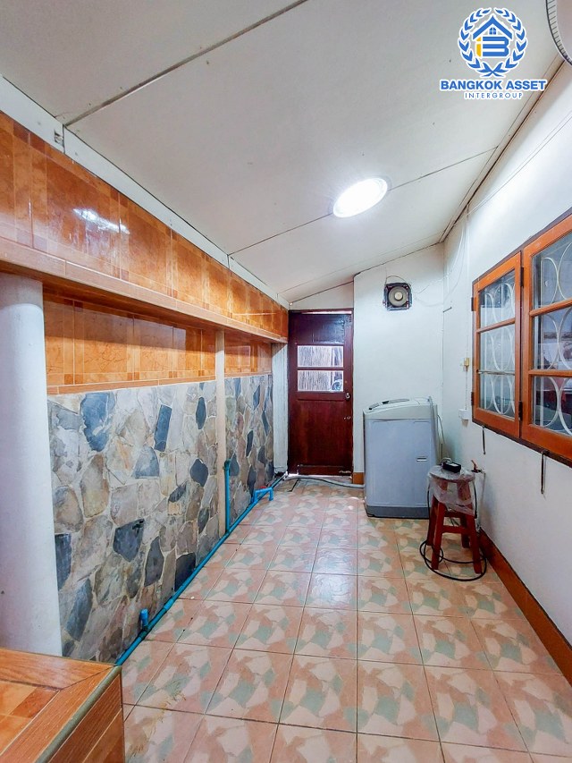 *****บ้านเดี่ยวมือสองปทุมธานี หมู่บ้าน ชวนชื่นการ์เด้นวิลล์ บางเดื่อ-ปทุมธานี เนื้อที่เกือบถึง 62 ตร.ว มีฟังก์ชัน 3 ห้องนอน 2 ห้องน้ำ 2 ที่จอดรถ บ้านสภาพดีพร้อมขาย บนทำเลแห่งการเดินทาง เชื่อมต่อ ถ.สะพานนนทบุรี-บางบัวทอง, ถ.กรุงเทพ-ปทุมธานี ใกล้จุดขึ้นทางด่วน "ศรีสมาน"