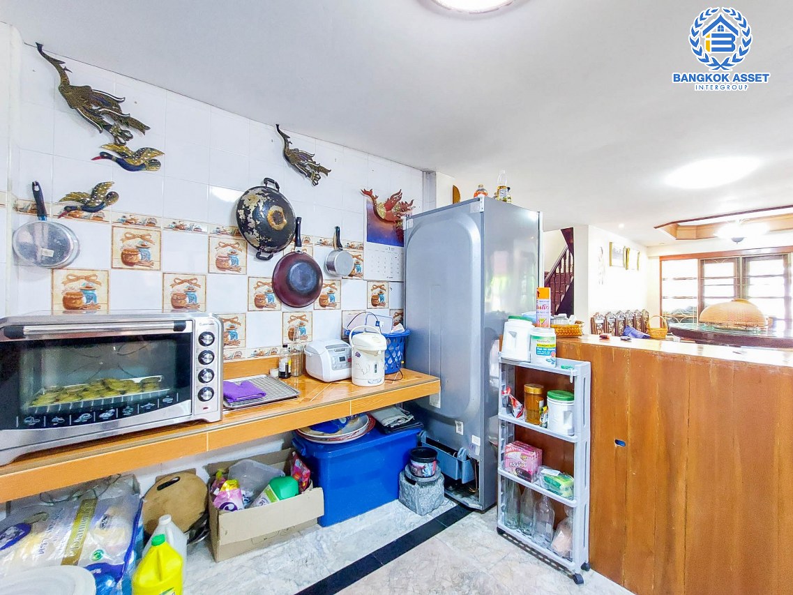 *****บ้านเดี่ยวมือสองปทุมธานี หมู่บ้าน ชวนชื่นการ์เด้นวิลล์ บางเดื่อ-ปทุมธานี เนื้อที่เกือบถึง 62 ตร.ว มีฟังก์ชัน 3 ห้องนอน 2 ห้องน้ำ 2 ที่จอดรถ บ้านสภาพดีพร้อมขาย บนทำเลแห่งการเดินทาง เชื่อมต่อ ถ.สะพานนนทบุรี-บางบัวทอง, ถ.กรุงเทพ-ปทุมธานี ใกล้จุดขึ้นทางด่วน "ศรีสมาน"