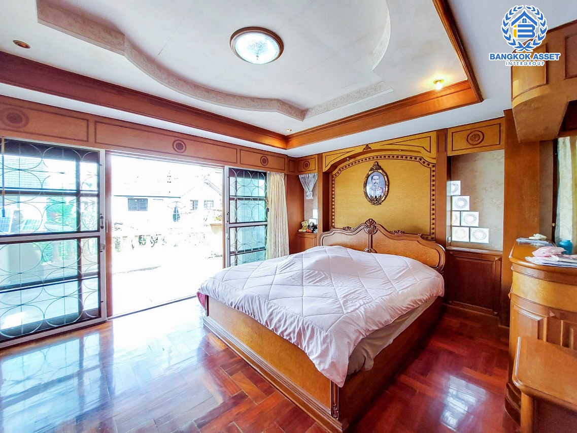 *****บ้านเดี่ยวมือสองปทุมธานี หมู่บ้าน ชวนชื่นการ์เด้นวิลล์ บางเดื่อ-ปทุมธานี เนื้อที่เกือบถึง 62 ตร.ว มีฟังก์ชัน 3 ห้องนอน 2 ห้องน้ำ 2 ที่จอดรถ บ้านสภาพดีพร้อมขาย บนทำเลแห่งการเดินทาง เชื่อมต่อ ถ.สะพานนนทบุรี-บางบัวทอง, ถ.กรุงเทพ-ปทุมธานี ใกล้จุดขึ้นทางด่วน "ศรีสมาน"