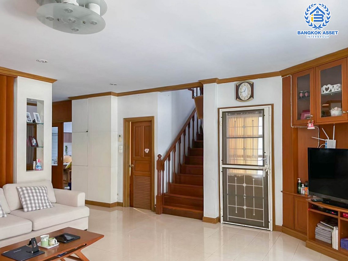 *****บ้านเดี่ยวมือสองกรุงเทพมหานคร ย่านลาดพร้าว ม.ซอยนาคนิวาส 37 เนื้อที่ 57.2 ตร.ว พร้อมด้วยฟังก์ชัน 3 ห้องนอน 3 ห้องน้ำ 2 ที่จอดรถ สภาพแวดล้อมดี ถนนโล่ง ใกล้โครงการรถไฟฟ้าสายสีเหลือง "สถานีโชคชัย 4" และจุดขึ้นทางด่วน "ลาดพร้าว 71"