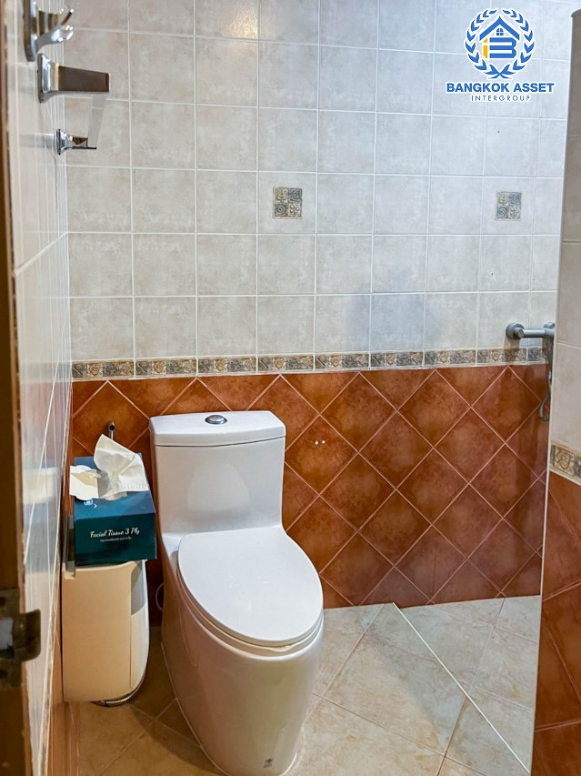 *****บ้านเดี่ยวมือสองกรุงเทพมหานคร ย่านลาดพร้าว ม.ซอยนาคนิวาส 37 เนื้อที่ 57.2 ตร.ว พร้อมด้วยฟังก์ชัน 3 ห้องนอน 3 ห้องน้ำ 2 ที่จอดรถ สภาพแวดล้อมดี ถนนโล่ง ใกล้โครงการรถไฟฟ้าสายสีเหลือง "สถานีโชคชัย 4" และจุดขึ้นทางด่วน "ลาดพร้าว 71"