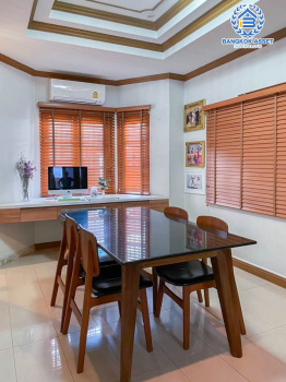 *****บ้านเดี่ยวมือสองกรุงเทพมหานคร ย่านลาดพร้าว ม.ซอยนาคนิวาส 37 เนื้อที่ 57.2 ตร.ว พร้อมด้วยฟังก์ชัน 3 ห้องนอน 3 ห้องน้ำ 2 ที่จอดรถ สภาพแวดล้อมดี ถนนโล่ง ใกล้โครงการรถไฟฟ้าสายสีเหลือง "สถานีโชคชัย 4" และจุดขึ้นทางด่วน "ลาดพร้าว 71"