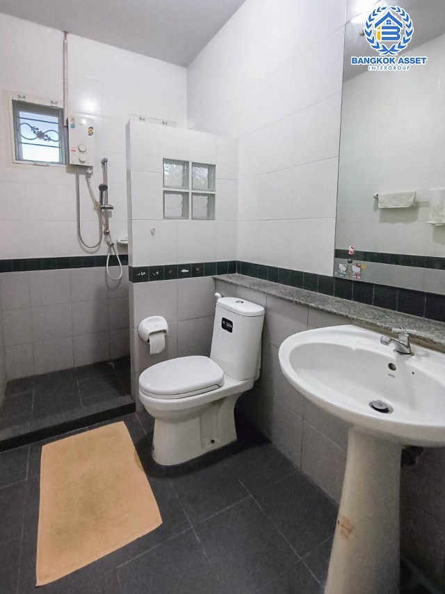 *****บ้านเดี่ยวมือสองกรุงเทพมหานคร ม.วรารมย์ ราษฎร์อุทิศ 16 หลังมุม เนื้อที่กว้างสุดคุ้มเกือบถึง 79 ตร.ว กับฟังก์ชัน 3 ห้องนอน 3 ห้องงน้ำ 2 ที่จอดรถ ฟรี! เครื่องปรับอากศ 4 เครื่อง ใกล้โครงการรถไฟฟ้าสายสีชมพู "สถานีมีนบุรี" และสายสีส้ม "สถานีสุวินทวงศ์"