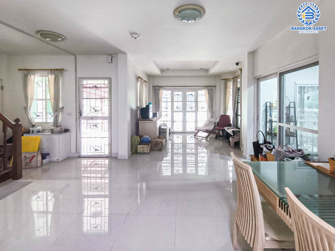 *****บ้านเดี่ยวมือสองกรุงเทพมหานคร ม.วรารมย์ ราษฎร์อุทิศ 16 หลังมุม เนื้อที่กว้างสุดคุ้มเกือบถึง 79 ตร.ว กับฟังก์ชัน 3 ห้องนอน 3 ห้องงน้ำ 2 ที่จอดรถ ฟรี! เครื่องปรับอากศ 4 เครื่อง ใกล้โครงการรถไฟฟ้าสายสีชมพู "สถานีมีนบุรี" และสายสีส้ม "สถานีสุวินทวงศ์"