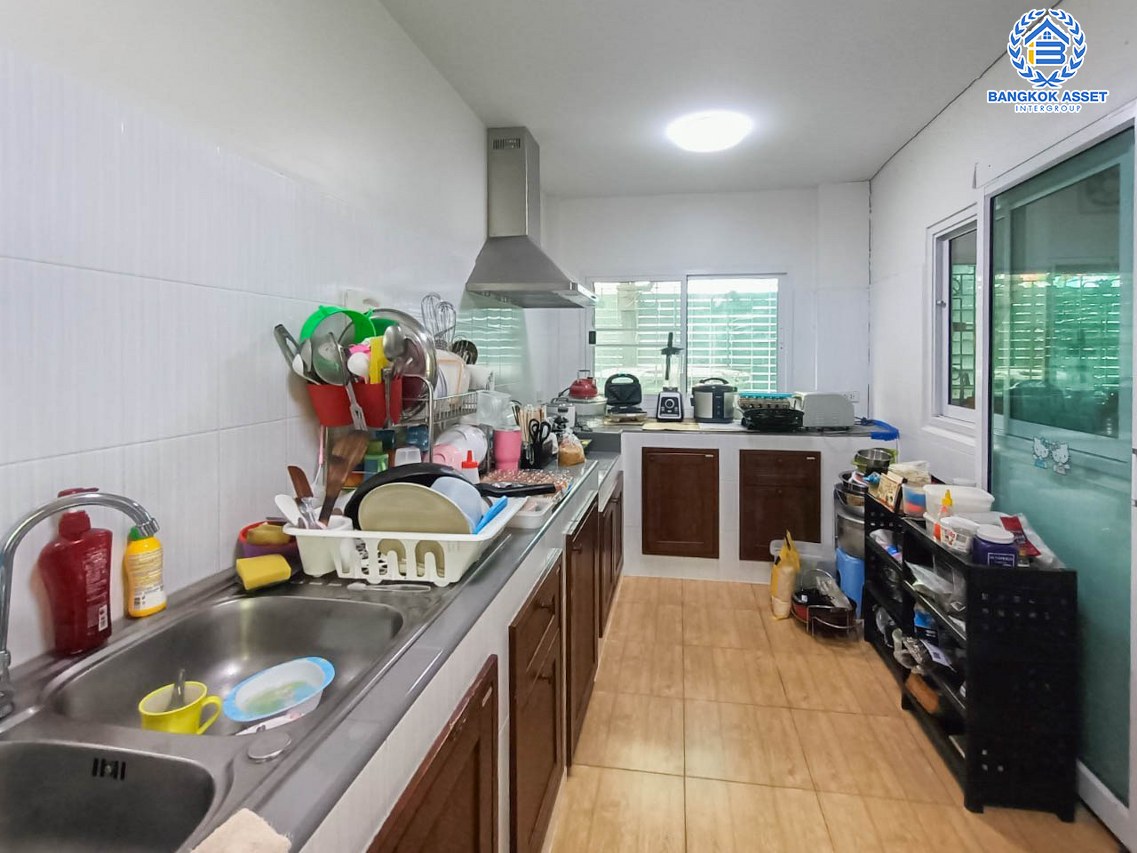 *****บ้านเดี่ยวมือสองกรุงเทพมหานคร ม.วรารมย์ ราษฎร์อุทิศ 16 หลังมุม เนื้อที่กว้างสุดคุ้มเกือบถึง 79 ตร.ว กับฟังก์ชัน 3 ห้องนอน 3 ห้องงน้ำ 2 ที่จอดรถ ฟรี! เครื่องปรับอากศ 4 เครื่อง ใกล้โครงการรถไฟฟ้าสายสีชมพู "สถานีมีนบุรี" และสายสีส้ม "สถานีสุวินทวงศ์"