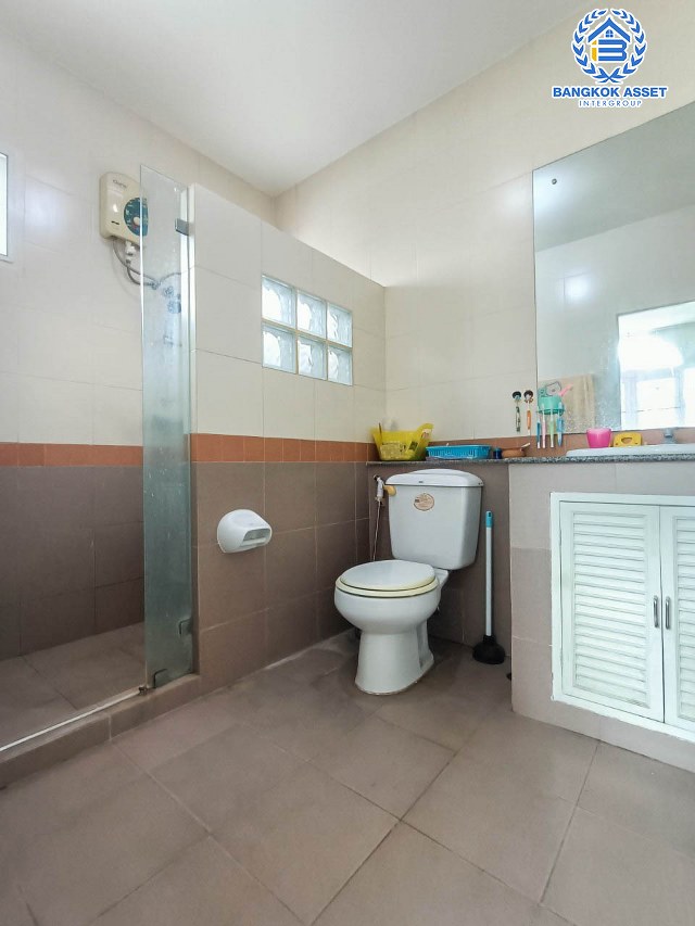 *****บ้านเดี่ยวมือสองกรุงเทพมหานคร ม.วรารมย์ ราษฎร์อุทิศ 16 หลังมุม เนื้อที่กว้างสุดคุ้มเกือบถึง 79 ตร.ว กับฟังก์ชัน 3 ห้องนอน 3 ห้องงน้ำ 2 ที่จอดรถ ฟรี! เครื่องปรับอากศ 4 เครื่อง ใกล้โครงการรถไฟฟ้าสายสีชมพู "สถานีมีนบุรี" และสายสีส้ม "สถานีสุวินทวงศ์"