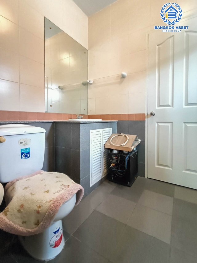 *****บ้านเดี่ยวมือสองกรุงเทพมหานคร ม.วรารมย์ ราษฎร์อุทิศ 16 หลังมุม เนื้อที่กว้างสุดคุ้มเกือบถึง 79 ตร.ว กับฟังก์ชัน 3 ห้องนอน 3 ห้องงน้ำ 2 ที่จอดรถ ฟรี! เครื่องปรับอากศ 4 เครื่อง ใกล้โครงการรถไฟฟ้าสายสีชมพู "สถานีมีนบุรี" และสายสีส้ม "สถานีสุวินทวงศ์"