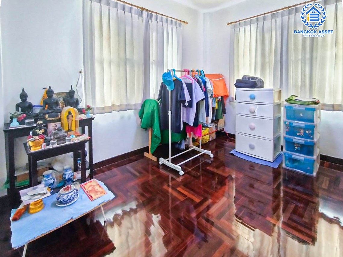 *****บ้านเดี่ยวมือสองกรุงเทพมหานคร ม.วรารมย์ ราษฎร์อุทิศ 16 หลังมุม เนื้อที่กว้างสุดคุ้มเกือบถึง 79 ตร.ว กับฟังก์ชัน 3 ห้องนอน 3 ห้องงน้ำ 2 ที่จอดรถ ฟรี! เครื่องปรับอากศ 4 เครื่อง ใกล้โครงการรถไฟฟ้าสายสีชมพู "สถานีมีนบุรี" และสายสีส้ม "สถานีสุวินทวงศ์"