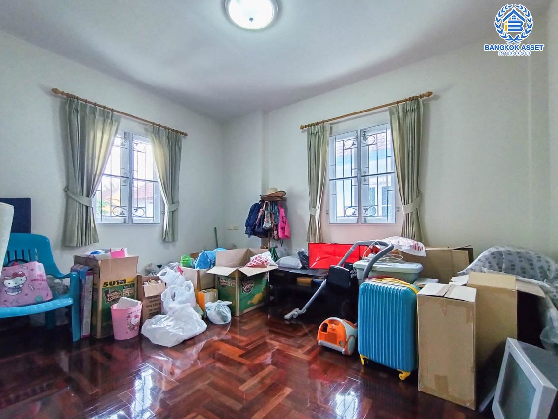 *****บ้านเดี่ยวมือสองกรุงเทพมหานคร ม.วรารมย์ ราษฎร์อุทิศ 16 หลังมุม เนื้อที่กว้างสุดคุ้มเกือบถึง 79 ตร.ว กับฟังก์ชัน 3 ห้องนอน 3 ห้องงน้ำ 2 ที่จอดรถ ฟรี! เครื่องปรับอากศ 4 เครื่อง ใกล้โครงการรถไฟฟ้าสายสีชมพู "สถานีมีนบุรี" และสายสีส้ม "สถานีสุวินทวงศ์"