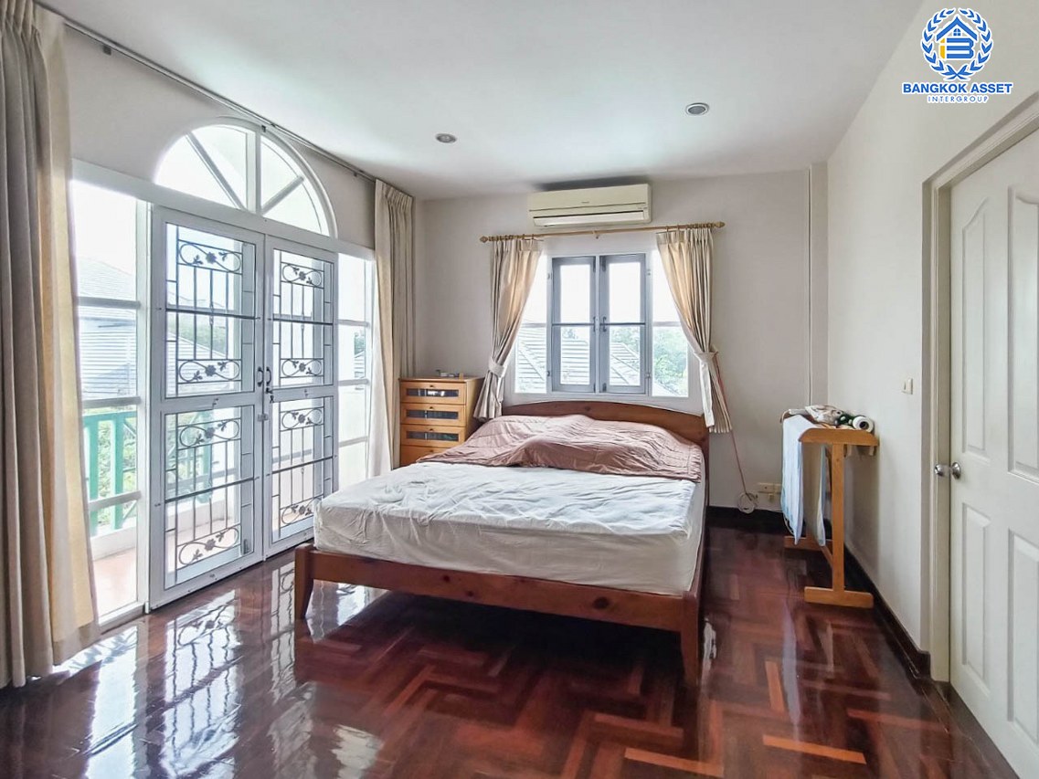 *****บ้านเดี่ยวมือสองกรุงเทพมหานคร ม.วรารมย์ ราษฎร์อุทิศ 16 หลังมุม เนื้อที่กว้างสุดคุ้มเกือบถึง 79 ตร.ว กับฟังก์ชัน 3 ห้องนอน 3 ห้องงน้ำ 2 ที่จอดรถ ฟรี! เครื่องปรับอากศ 4 เครื่อง ใกล้โครงการรถไฟฟ้าสายสีชมพู "สถานีมีนบุรี" และสายสีส้ม "สถานีสุวินทวงศ์"