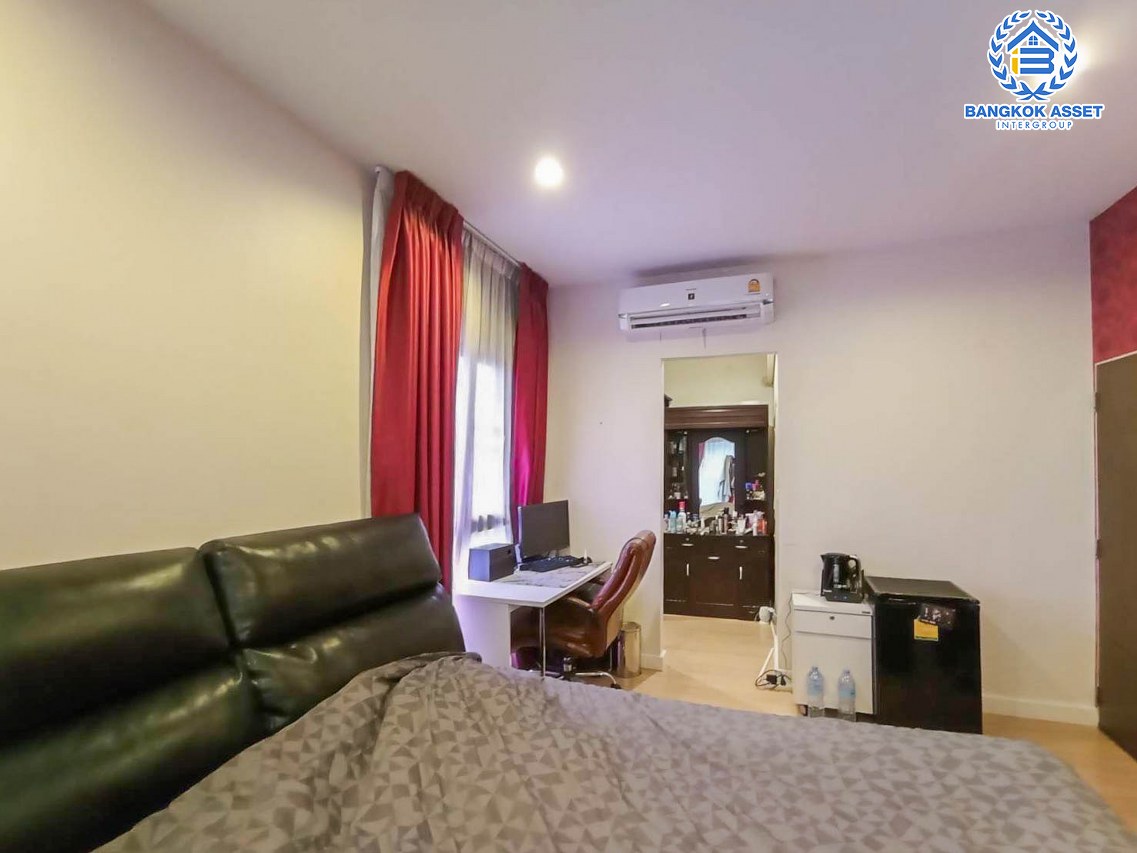 บ้านเดี่ยวมือสองกรุงเทพมหานคร เพชรเกษม ม.ซีรีน เพชรเกษม-พุทธมณฑล สาย 3 เนื้อที่ 54.4 ตร.ว ฟังก์ชัน 4 ห้องนอน 3 ห้องน้ำ 2 ที่จอดรถ ฟรี! เครื่องปรับอากาศ 6 เครื่อง ห้องตกแต่งใหม่สภาพดี พร้อมส่วนกลางสระว่ายน้ำและฟิตเนส