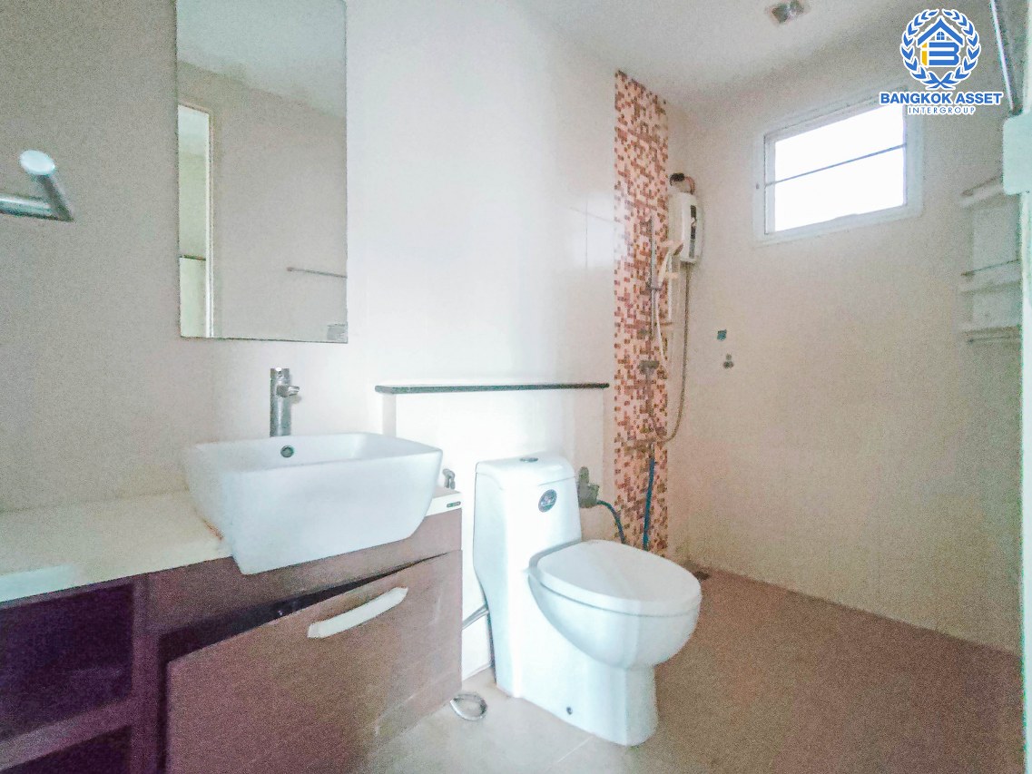 บ้านเดี่ยวมือสองปทุมธานี ม.ฮาบิเทีย ราชพฤกษ์-345 เนื้อที่ 52.06 ตร.ว ฟังก์ชัน 3 ห้องนอน 3 ห้องน้ำ 3 ที่จอดรถ ถนนกว้าง บนทำเลแห่งการเดินทาง เชื่อมต่อถนนกรุงเทพ-ปทุมธานี  ใกล้จุดขึ้นทางด่วน "ทางหลวงหมายเลข 9"