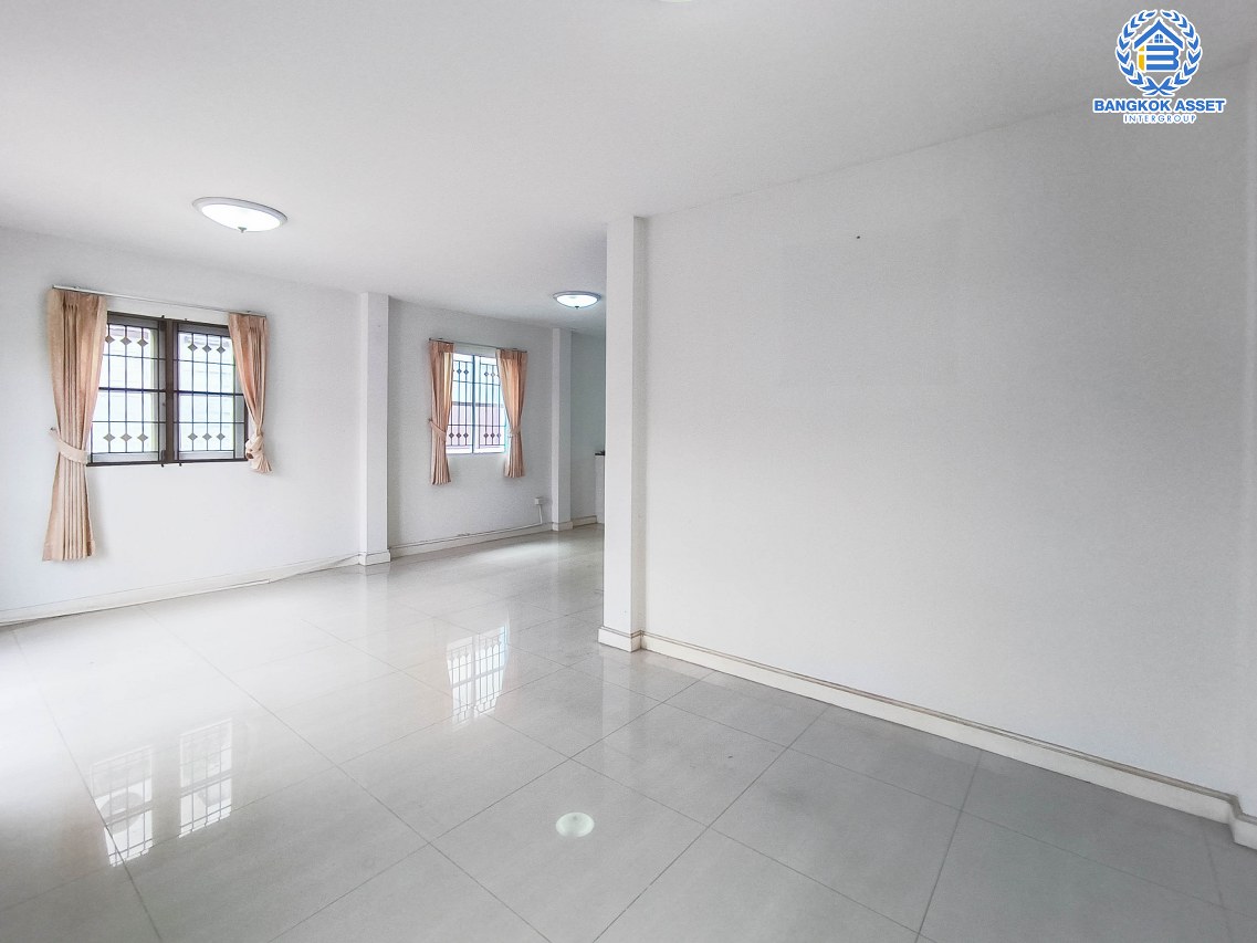 บ้านแฝดมือสองนนทบุรี ม.ชวนชื่น ปิ่นเกล้า-วงแหวนฯ เนื้อที่ 41.7 ตร.ว. ฟังก์ชัน 3 ห้องนอน 2 ห้องน้ำ 1 ที่จอดรถ ตกแต่งบ้านได้ดั่งใจ เพียง 5 นาทีถึง ถ.กาญจนาภิเษก เชื่อมต่อ ถ.นครอินทร์, ถ.อัจฉริยะพัฒนา 2, ถ.สวนผัก ใกล้ทางด่วน "ศรีรัช" จองเลย!