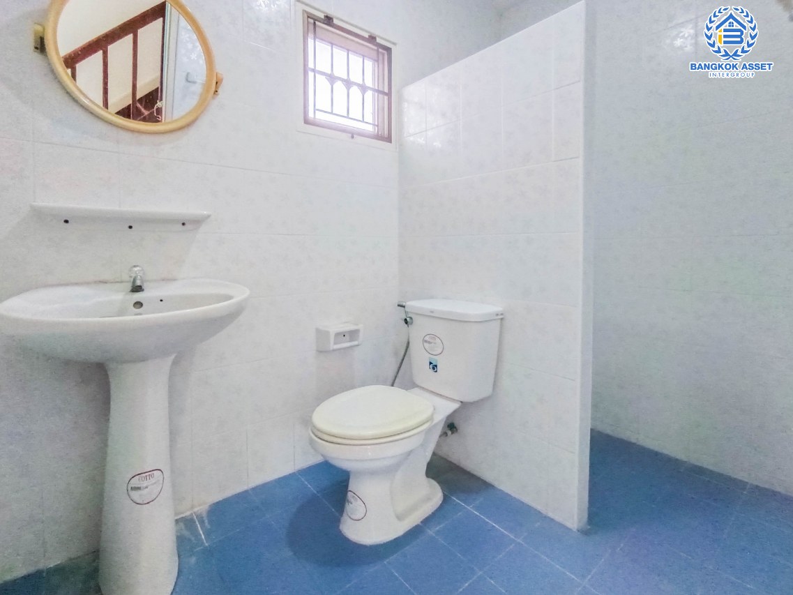 บ้านแฝดมือสองนนทบุรี ม.ชวนชื่น ปิ่นเกล้า-วงแหวนฯ เนื้อที่ 41.7 ตร.ว. ฟังก์ชัน 3 ห้องนอน 2 ห้องน้ำ 1 ที่จอดรถ ตกแต่งบ้านได้ดั่งใจ เพียง 5 นาทีถึง ถ.กาญจนาภิเษก เชื่อมต่อ ถ.นครอินทร์, ถ.อัจฉริยะพัฒนา 2, ถ.สวนผัก ใกล้ทางด่วน "ศรีรัช" จองเลย!