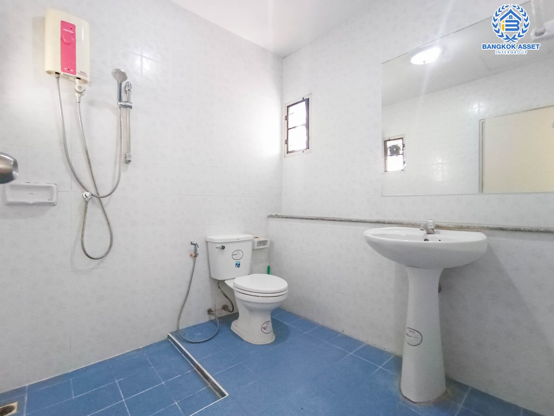 บ้านแฝดมือสองนนทบุรี ม.ชวนชื่น ปิ่นเกล้า-วงแหวนฯ เนื้อที่ 41.7 ตร.ว. ฟังก์ชัน 3 ห้องนอน 2 ห้องน้ำ 1 ที่จอดรถ ตกแต่งบ้านได้ดั่งใจ เพียง 5 นาทีถึง ถ.กาญจนาภิเษก เชื่อมต่อ ถ.นครอินทร์, ถ.อัจฉริยะพัฒนา 2, ถ.สวนผัก ใกล้ทางด่วน "ศรีรัช" จองเลย!