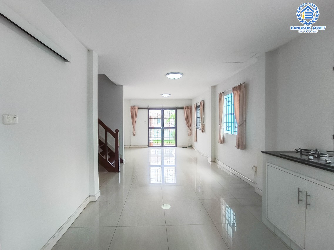 บ้านแฝดมือสองนนทบุรี ม.ชวนชื่น ปิ่นเกล้า-วงแหวนฯ เนื้อที่ 41.7 ตร.ว. ฟังก์ชัน 3 ห้องนอน 2 ห้องน้ำ 1 ที่จอดรถ ตกแต่งบ้านได้ดั่งใจ เพียง 5 นาทีถึง ถ.กาญจนาภิเษก เชื่อมต่อ ถ.นครอินทร์, ถ.อัจฉริยะพัฒนา 2, ถ.สวนผัก ใกล้ทางด่วน "ศรีรัช" จองเลย!