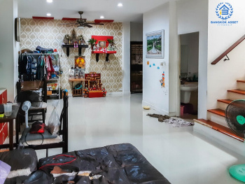 บ้านแฝดมือสองนนทบุรี ย่านบางกรวย ม.แลนซิโอ วงแหวน-พระราม 5 หลังมุม เนื้อที่ 46 ตร.ว สภาพดี พร้อมขายกับฟังก์ชัน 3 ห้องนอน 2 ห้องน้ำ 1 ที่จอดรถ เดินทางสะดวกมีรถประจำทางผ่านตลอด ใกล้ตลาดและห้างสรรพสินค้า "พลัสมอล"