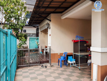 บ้านแฝดมือสองนนทบุรี ย่านบางกรวย ม.แลนซิโอ วงแหวน-พระราม 5 หลังมุม เนื้อที่ 46 ตร.ว สภาพดี พร้อมขายกับฟังก์ชัน 3 ห้องนอน 2 ห้องน้ำ 1 ที่จอดรถ เดินทางสะดวกมีรถประจำทางผ่านตลอด ใกล้ตลาดและห้างสรรพสินค้า "พลัสมอล"